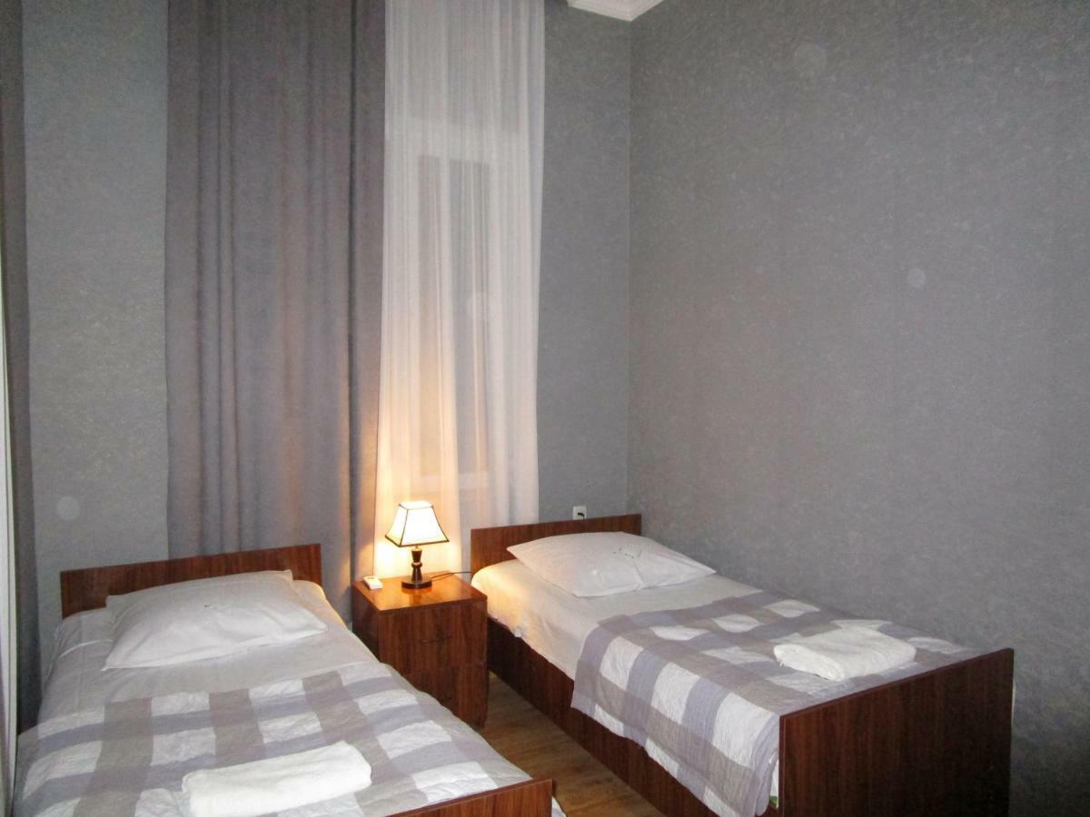 Guest House T&N Kutaisi Exterior foto
